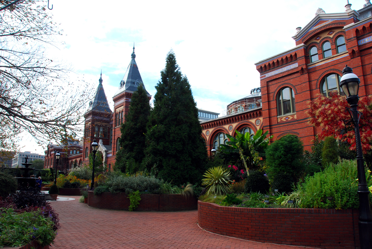 2010-11-03, 023, Smithsonian Castle, Washington, DC