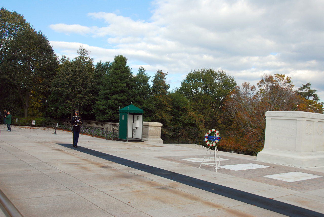 2010-11-05, 038, Arlington Cemetery - Tomb of the Unknowns, Washington, DC