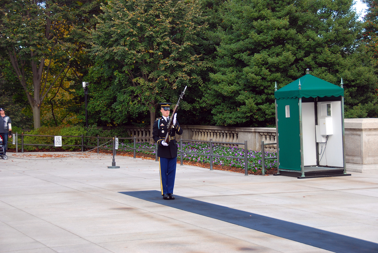 2010-11-05, 042, Arlington Cemetery - Tomb of the Unknowns, Washington, DC