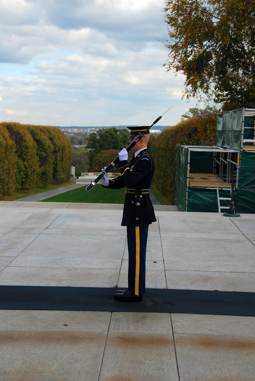 2010-11-05, 046, Arlington Cemetery - Tomb of the Unknowns, Washington, DC