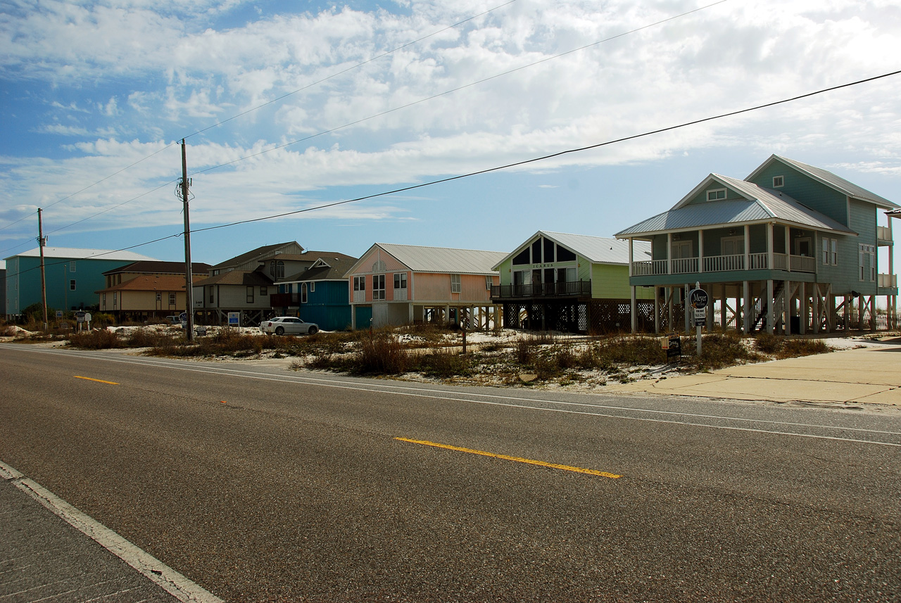 2012-01-17, 016, Beach Houses alone Rt 182, AL