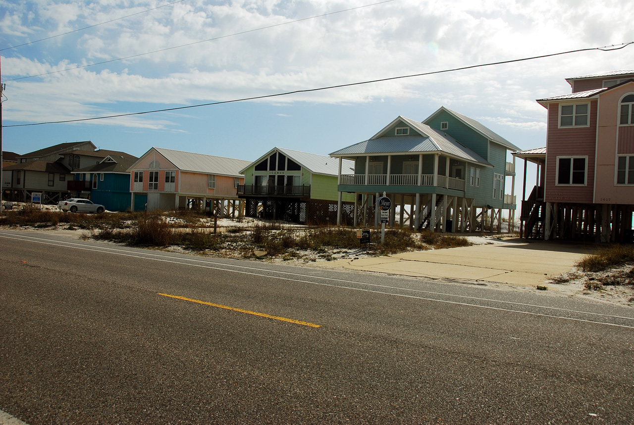 2012-01-17, 017, Beach Houses alone Rt 182, AL