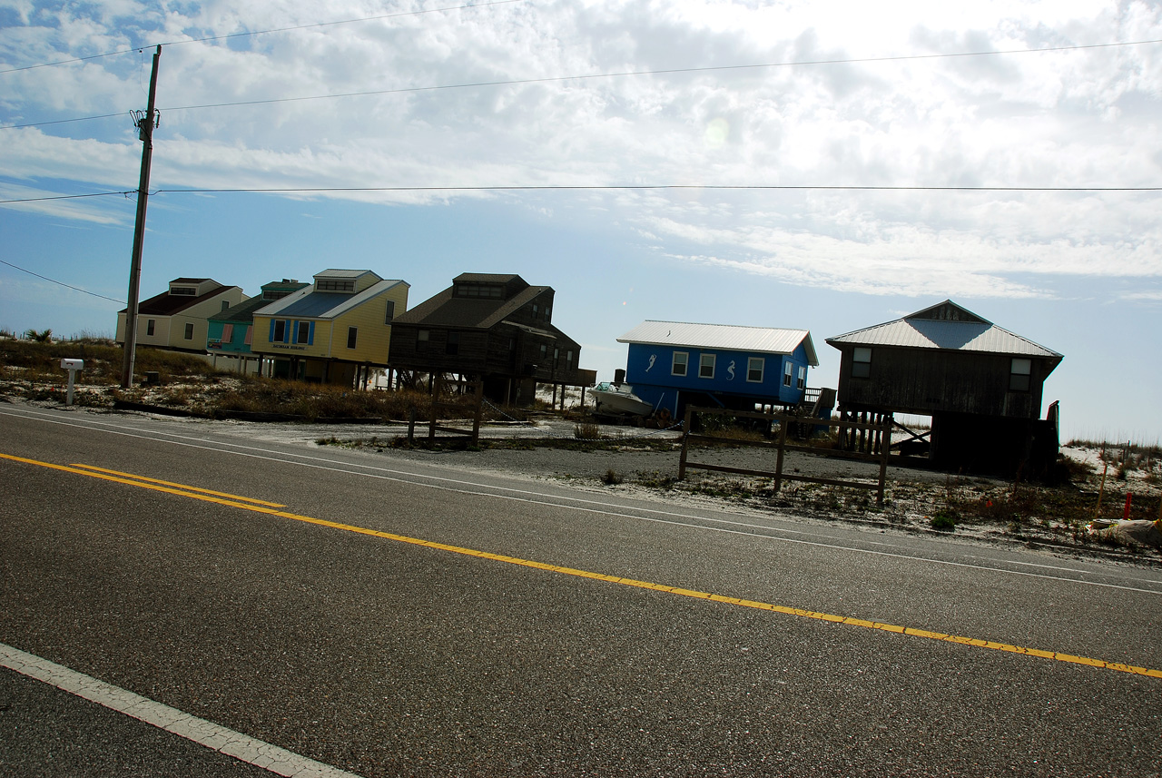 2012-01-17, 018, Beach Houses alone Rt 182, AL