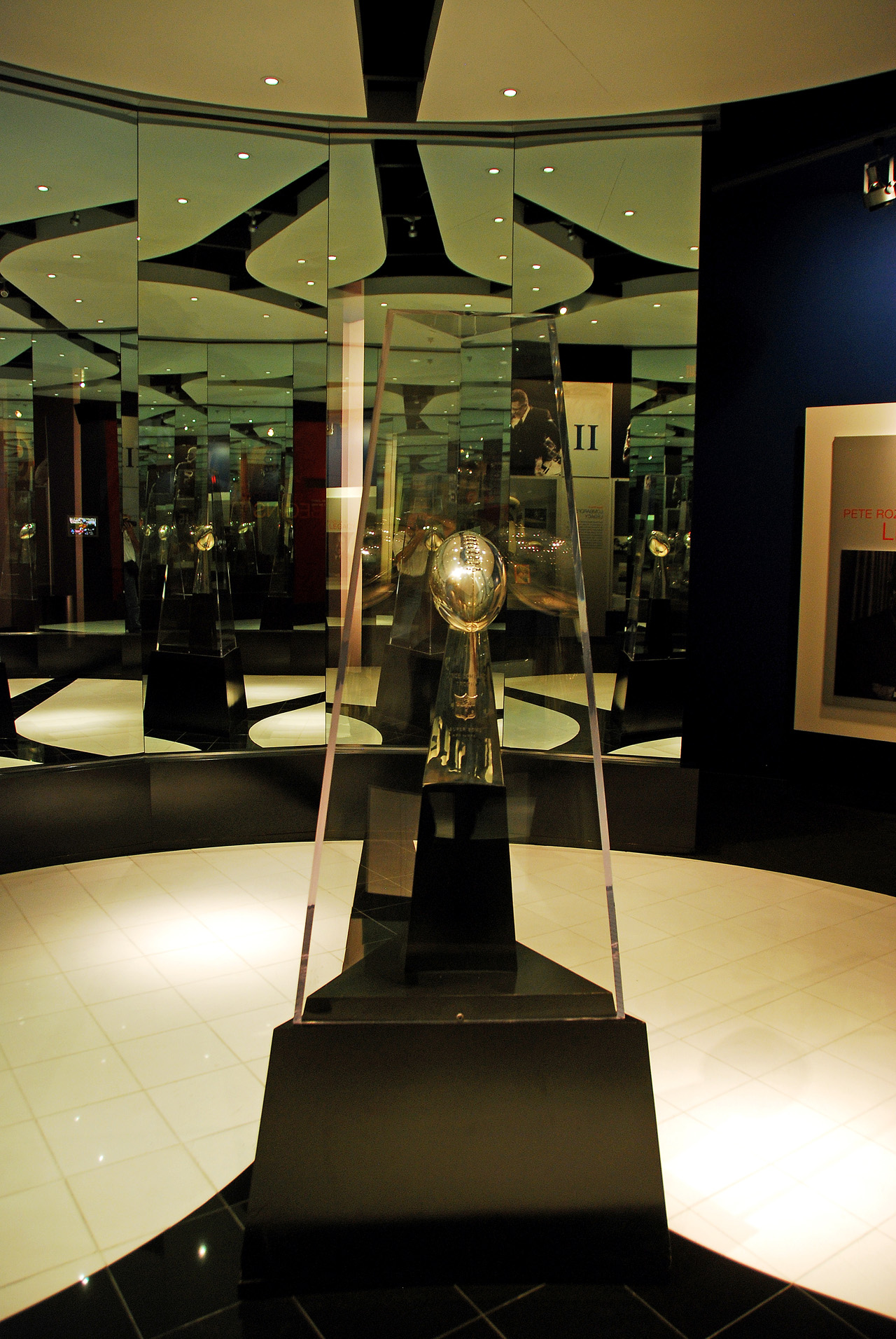 2012-04-23, 027, Superbowl Trophy