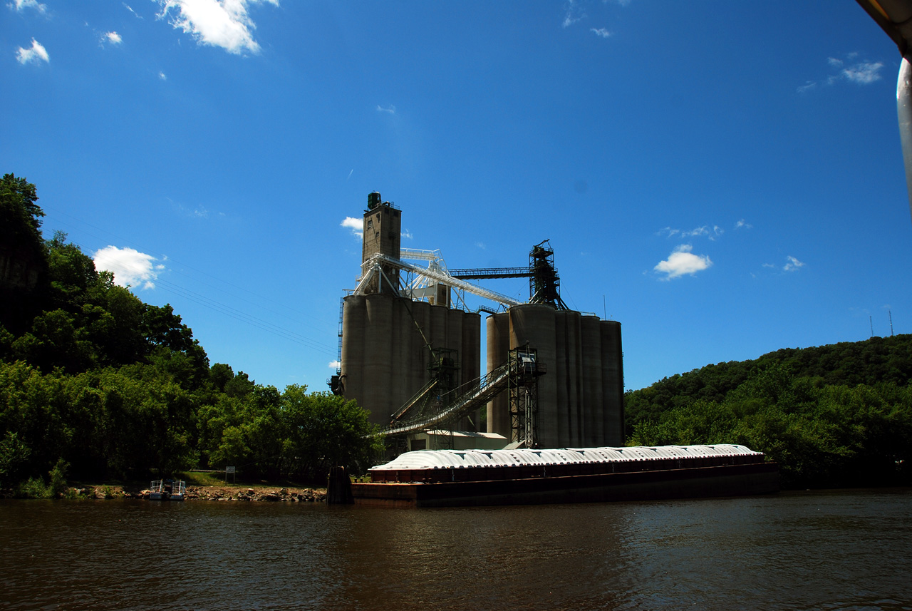 2012-06-12, 003, Grain Bin, Filling Barges