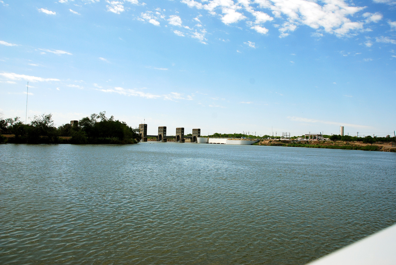 2013-04-04, 026, Rio Grande Riverboat trip, Dam, USA-MX
