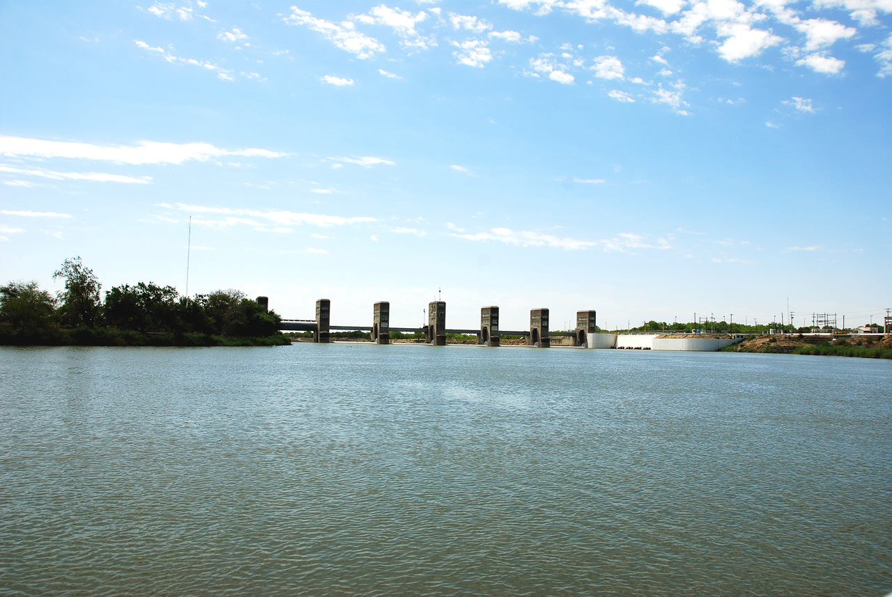 2013-04-04, 027, Rio Grande Riverboat trip, Dam, USA-MX