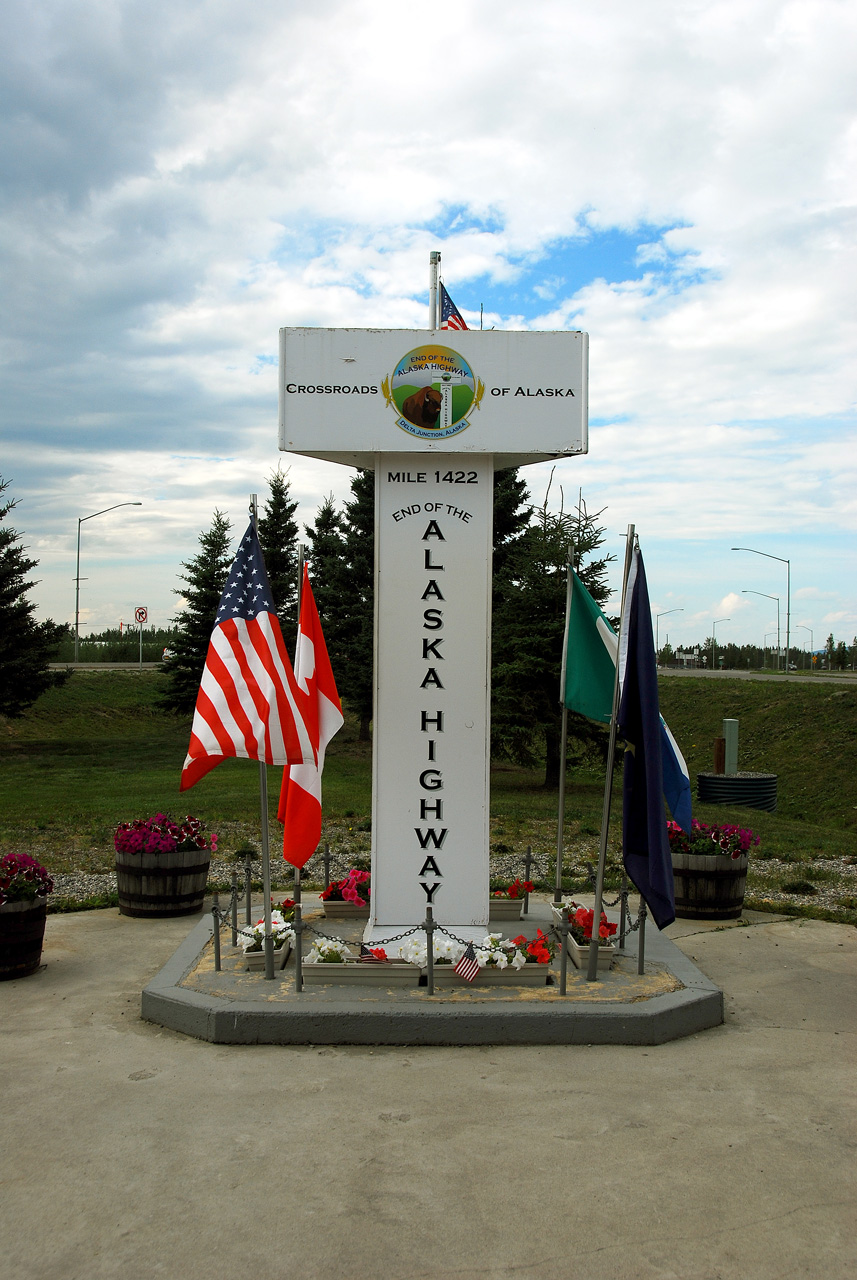 2013-07-30, 011, End of the Alaskan Hwy