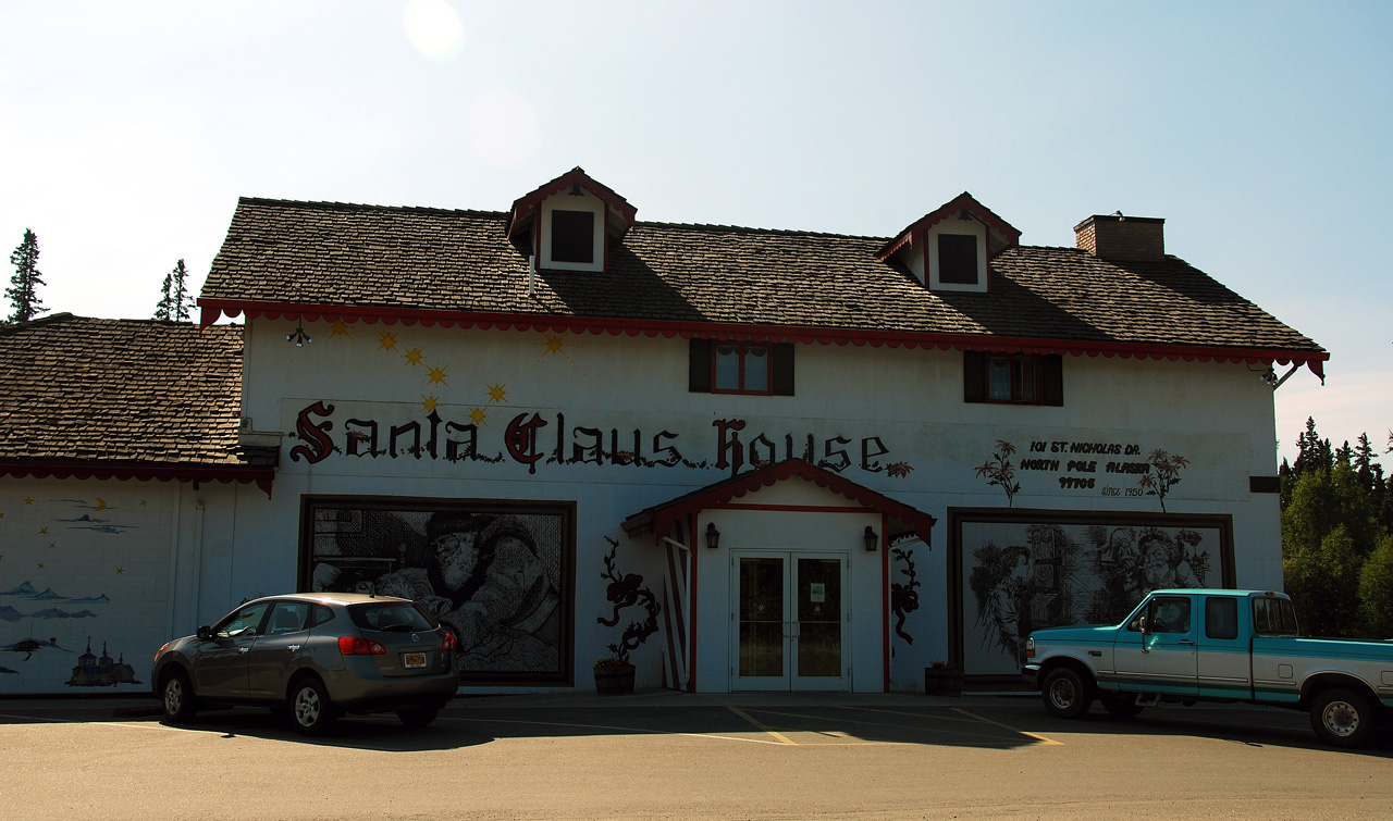 2013-07-31, 001, Santa's House, Noth Pole, AK