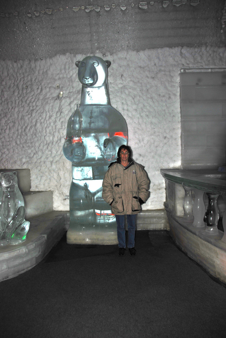 2013-08-04, 055, Aurora Ice Museum, with Flash