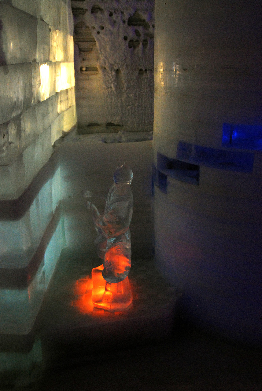 2013-08-04, 080, Aurora Ice Museum, with Flash