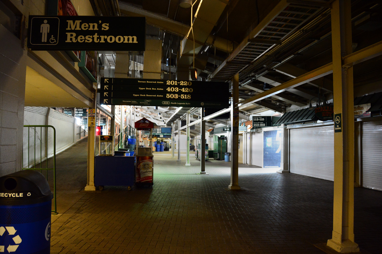2014-08-03, 014, Wrigley Field, Hall Way