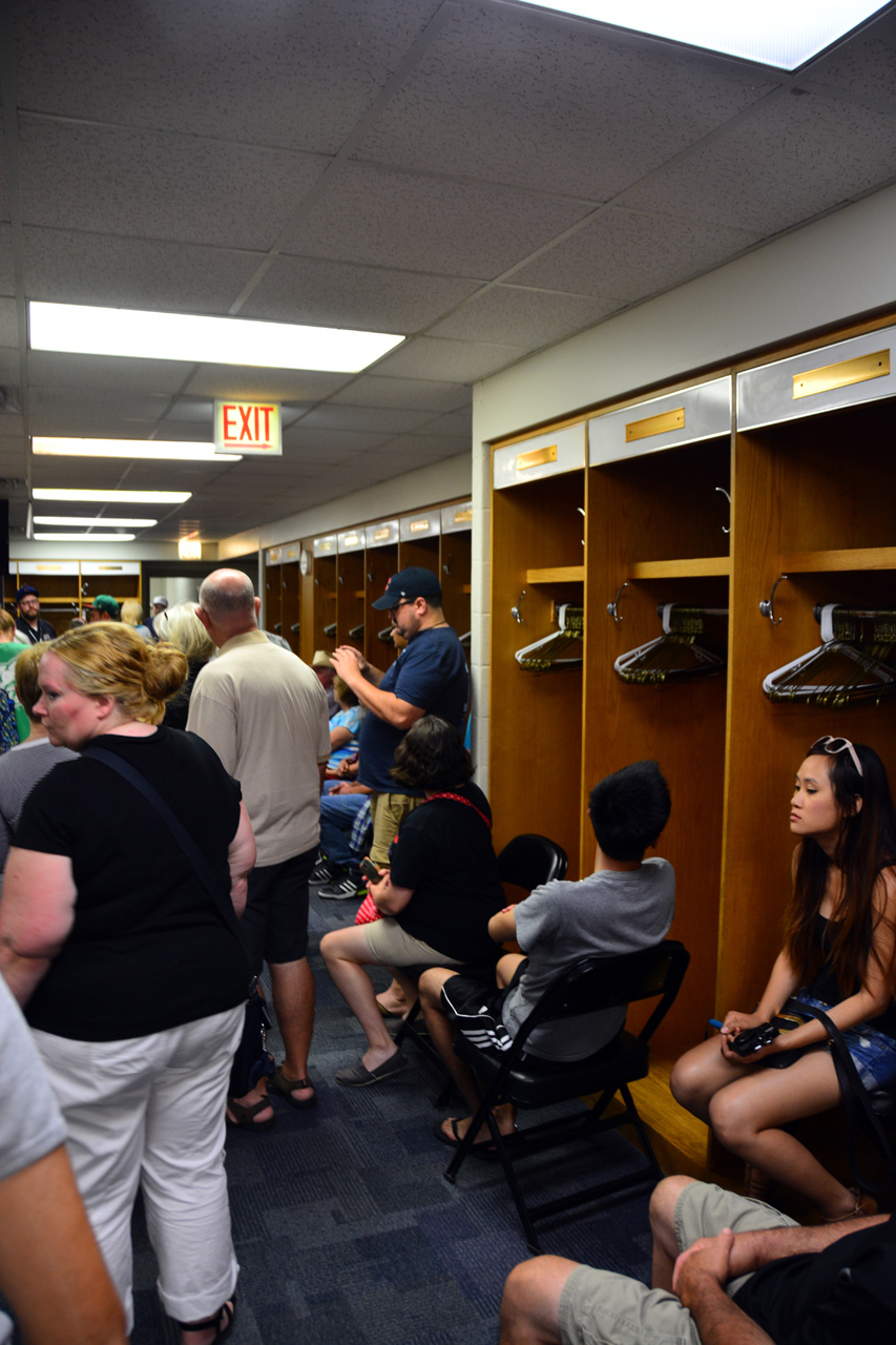 2014-08-03, 039, Wrigley Field, Vistor Locker Rm