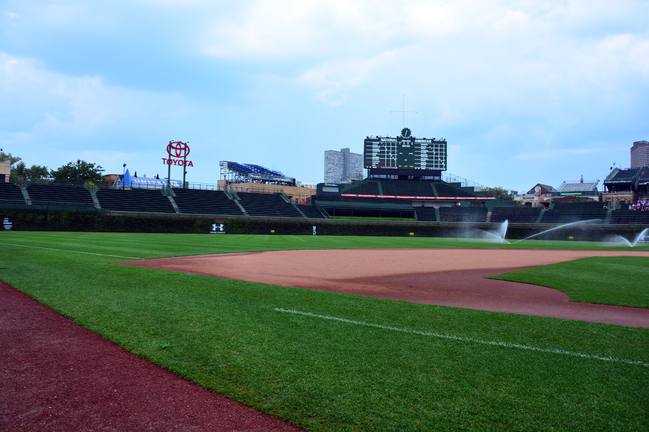 2014-08-03, 063, Wrigley Field, Field level