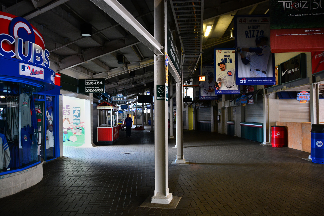 2014-08-03, 015, Wrigley Field, Hall Way