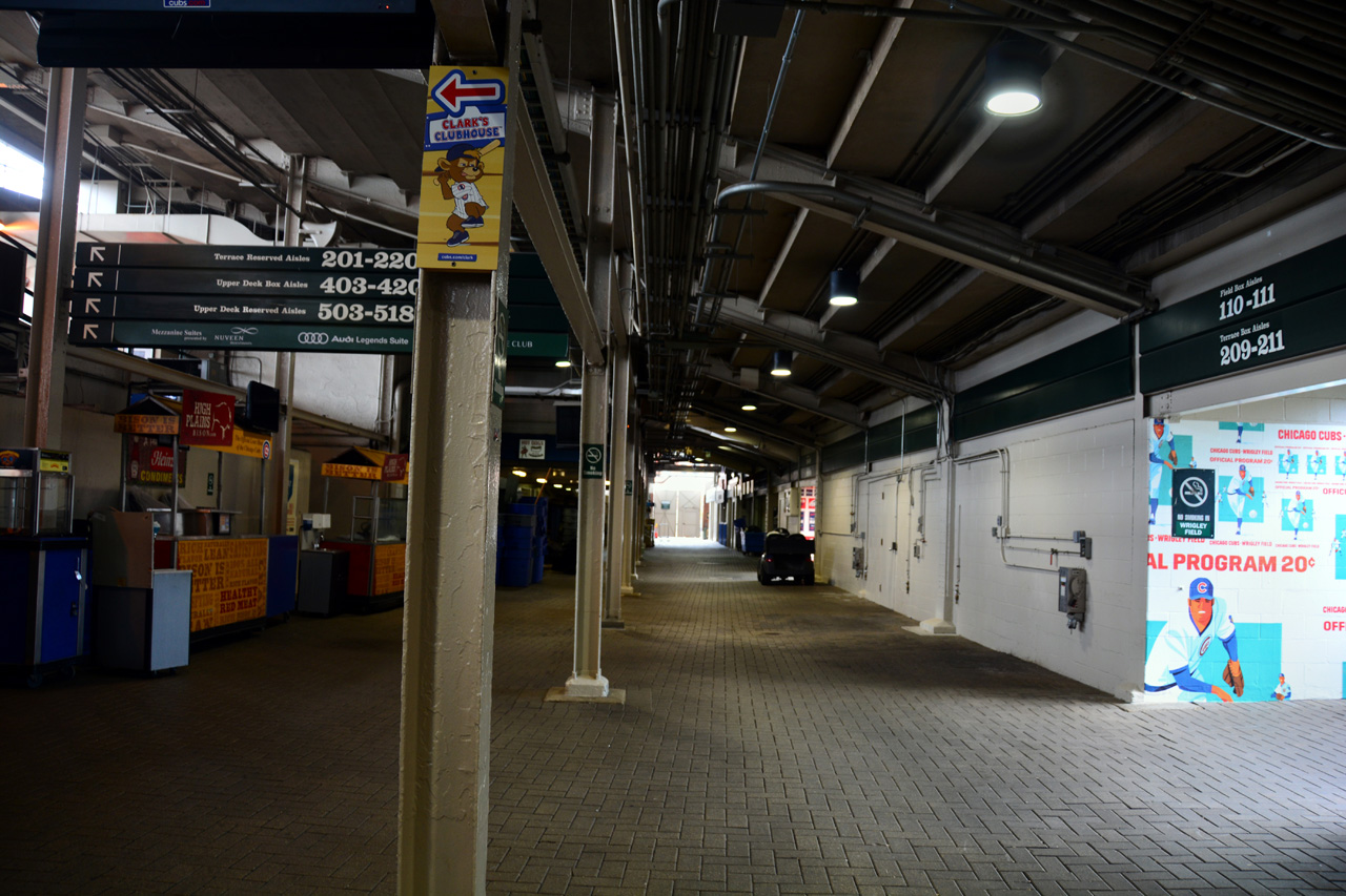 2014-08-03, 059, Wrigley Field, Hall Way