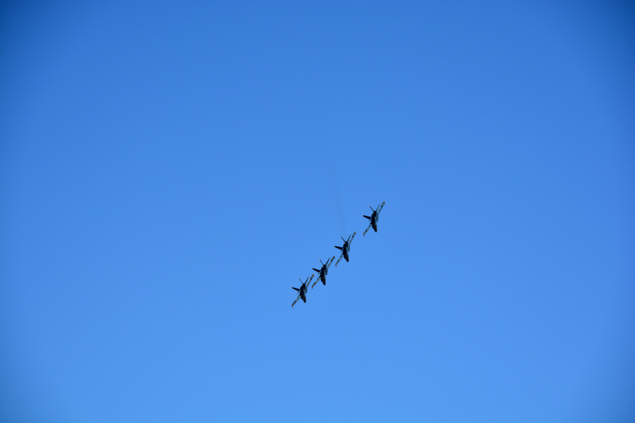 2014-11-09, 025, Blue Angels Overhead