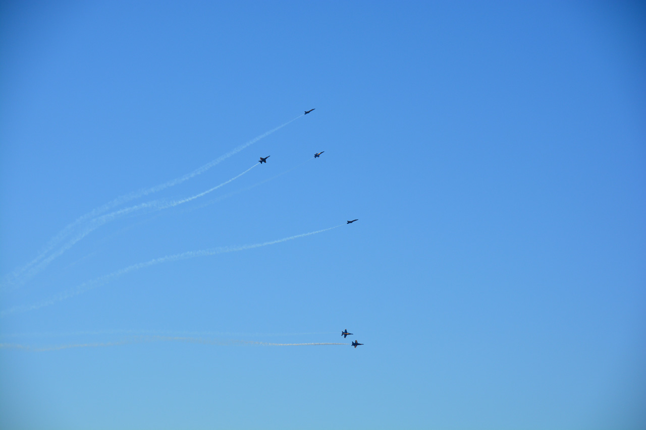 2014-11-09, 068, Blue Angels Overhead