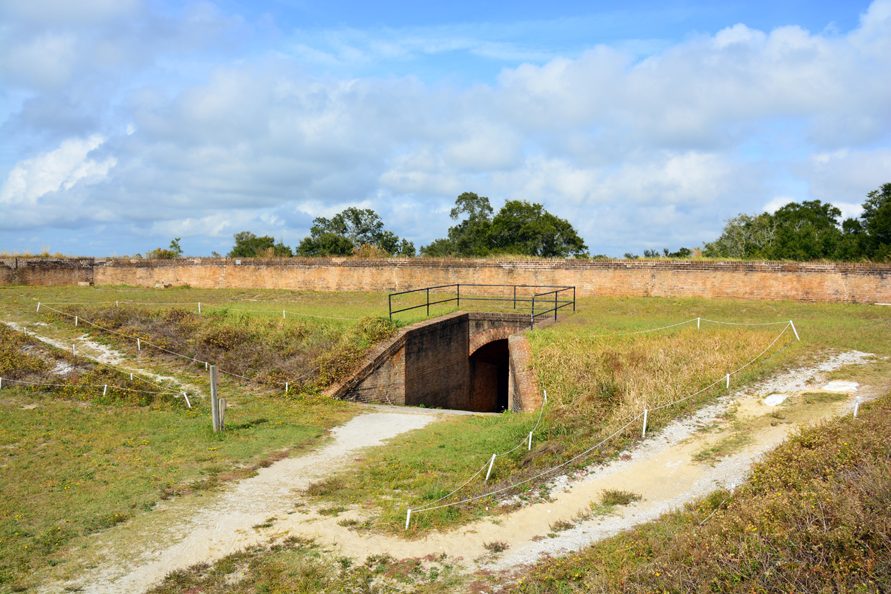 2014-10-05, 047, Tunnel to Water Battery, Fort Barrancas
