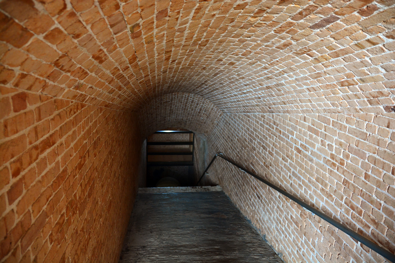 2014-10-05, 048, Tunnel to Water Battery, Fort Barrancas