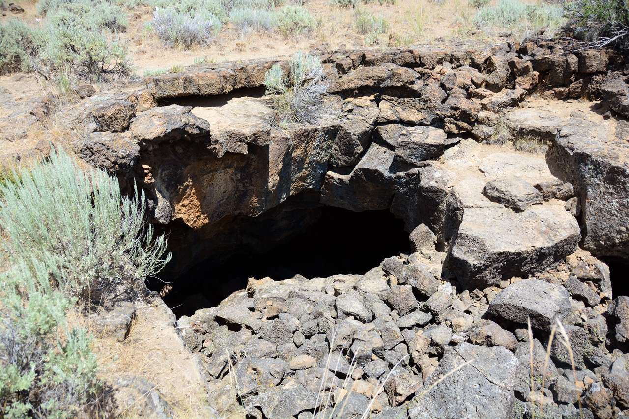 2015-07-06, 044, Lava Beds NP, Balcony Boulevard Cave Trail, CA