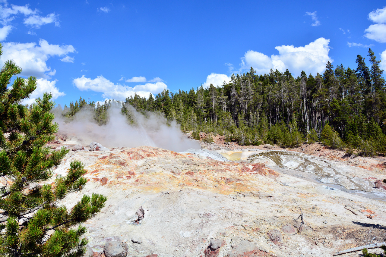 2015-07-26, 101, Yellowstone NP, WY, Steamboat Geyser