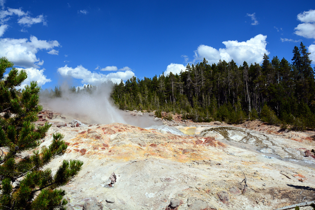 2015-07-26, 103, Yellowstone NP, WY, Steamboat Geyser