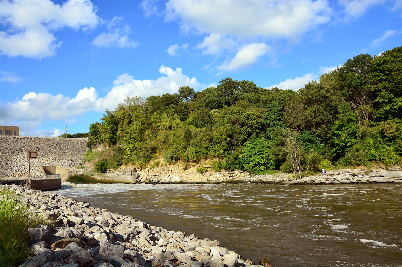 2015-09-07, 003, Spillway into Iowa River, IA