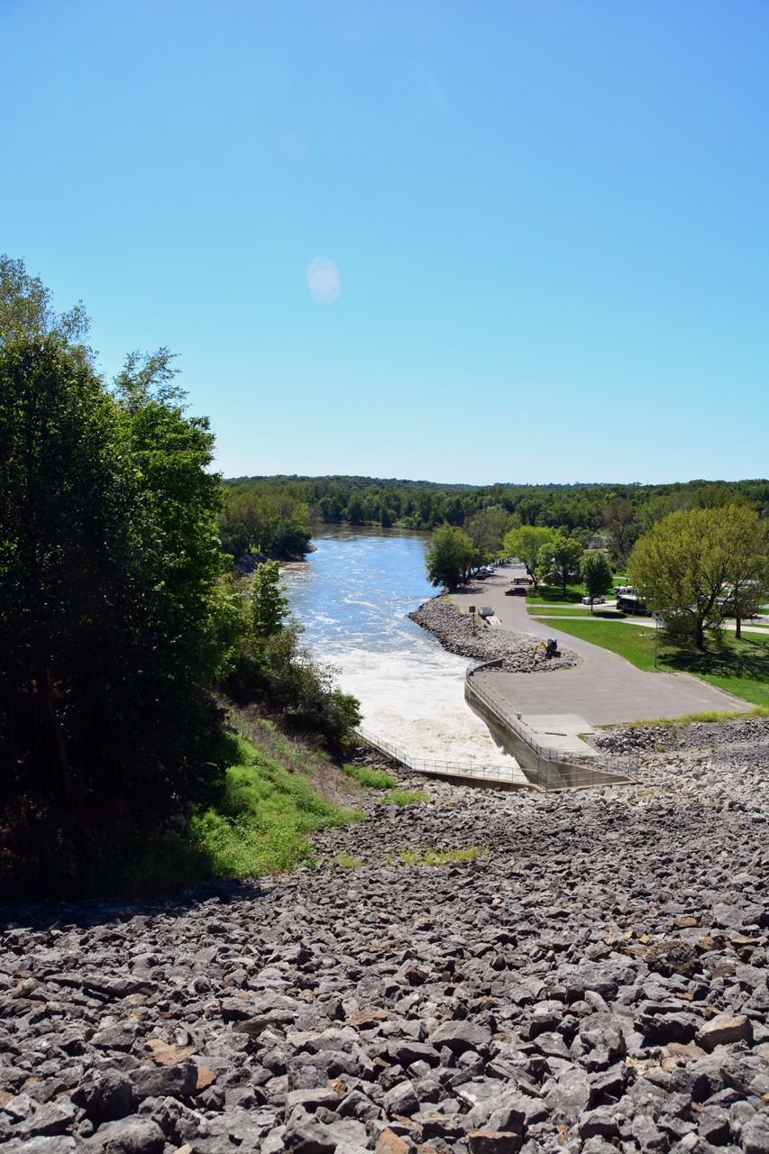 2015-09-07, 004, Spillway into Iowa River, IA