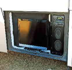 2011-08-01, 005, Side TV Upgraded